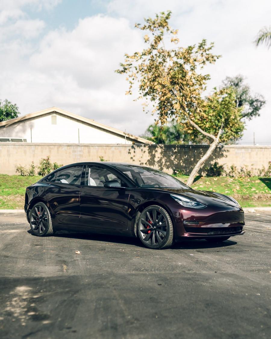  Tesla Model 3 by Impressive Wrap 2019 года  (фото 1 из 5)